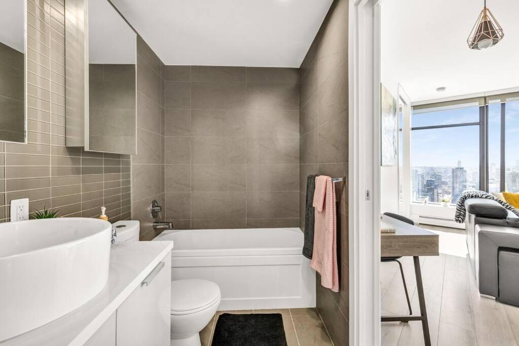 Central Luxury Apartment With Best City Views! Vancouver Exterior photo